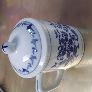 Vtg Chinese Tea Mug with Lid Blue & White Floral Design